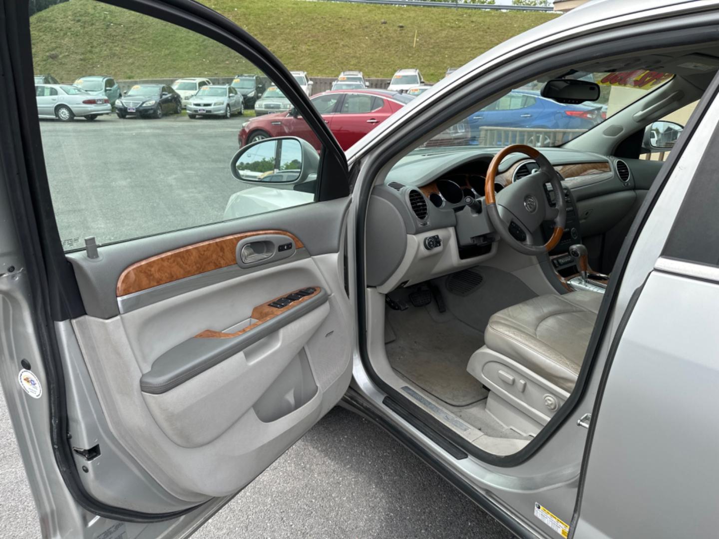 2008 Silver Buick Enclave CXL AWD (5GAEV23738J) with an 3.6L V6 DOHC 24V engine, 6-Speed Automatic Overdrive transmission, located at 5700 Curlew Drive, Norfolk, VA, 23502, (757) 455-6330, 36.841885, -76.209412 - Photo#9