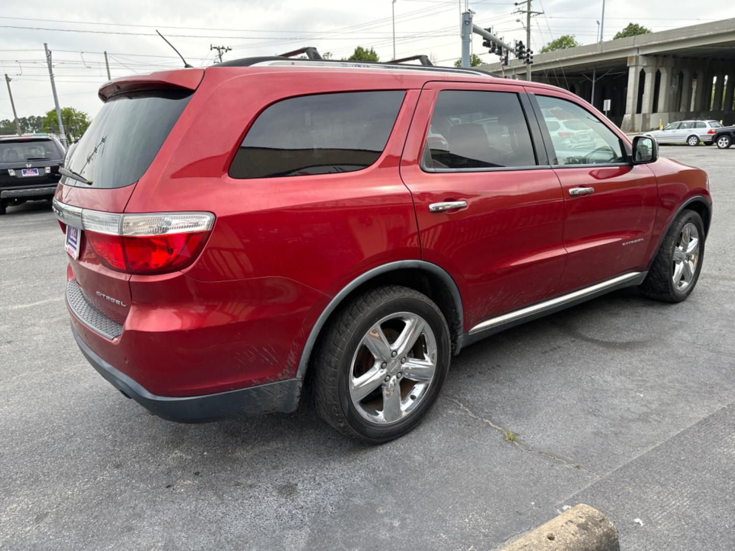 2011 Red Dodge Durango Citadel 2WD (1D4RD5GG4BC) with an 3.6L V6 DOHC 24V engine, located at 5700 Curlew Drive, Norfolk, VA, 23502, (757) 455-6330, 36.841885, -76.209412 - Photo#4