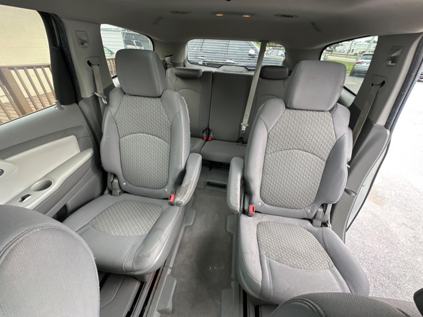 2011 Silver Chevrolet Traverse 2LT AWD (1GNKVJED6BJ) with an 3.6L V6 DOHC 24V engine, 6-Speed Automatic transmission, located at 5700 Curlew Drive, Norfolk, VA, 23502, (757) 455-6330, 36.841885, -76.209412 - Photo#10