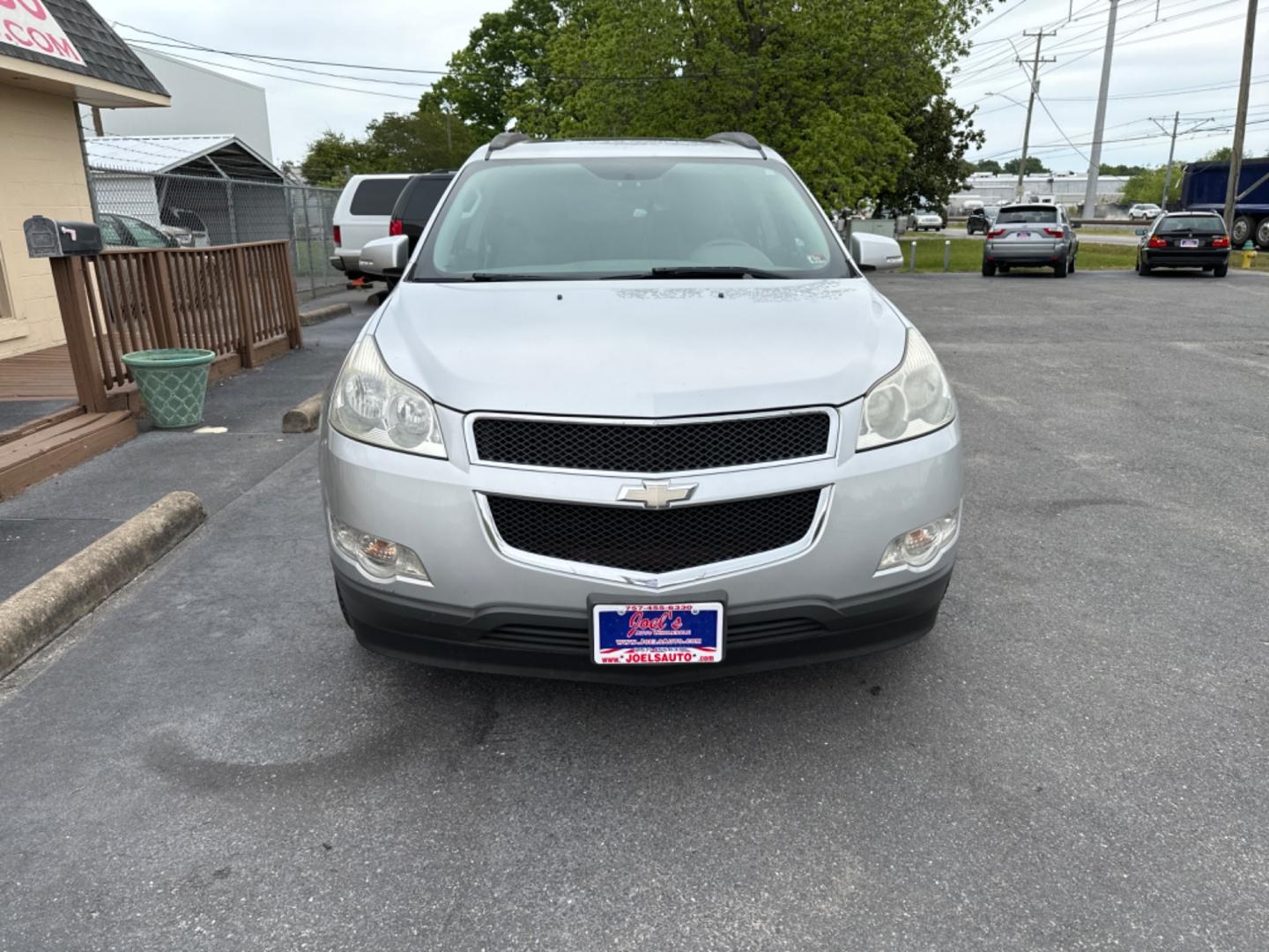 2011 Silver Chevrolet Traverse 2LT AWD (1GNKVJED6BJ) with an 3.6L V6 DOHC 24V engine, 6-Speed Automatic transmission, located at 5700 Curlew Drive, Norfolk, VA, 23502, (757) 455-6330, 36.841885, -76.209412 - Photo#5