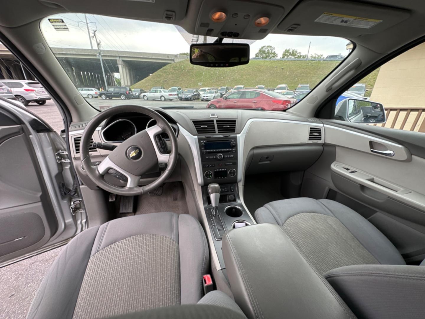 2011 Silver Chevrolet Traverse 2LT AWD (1GNKVJED6BJ) with an 3.6L V6 DOHC 24V engine, 6-Speed Automatic transmission, located at 5700 Curlew Drive, Norfolk, VA, 23502, (757) 455-6330, 36.841885, -76.209412 - Photo#7