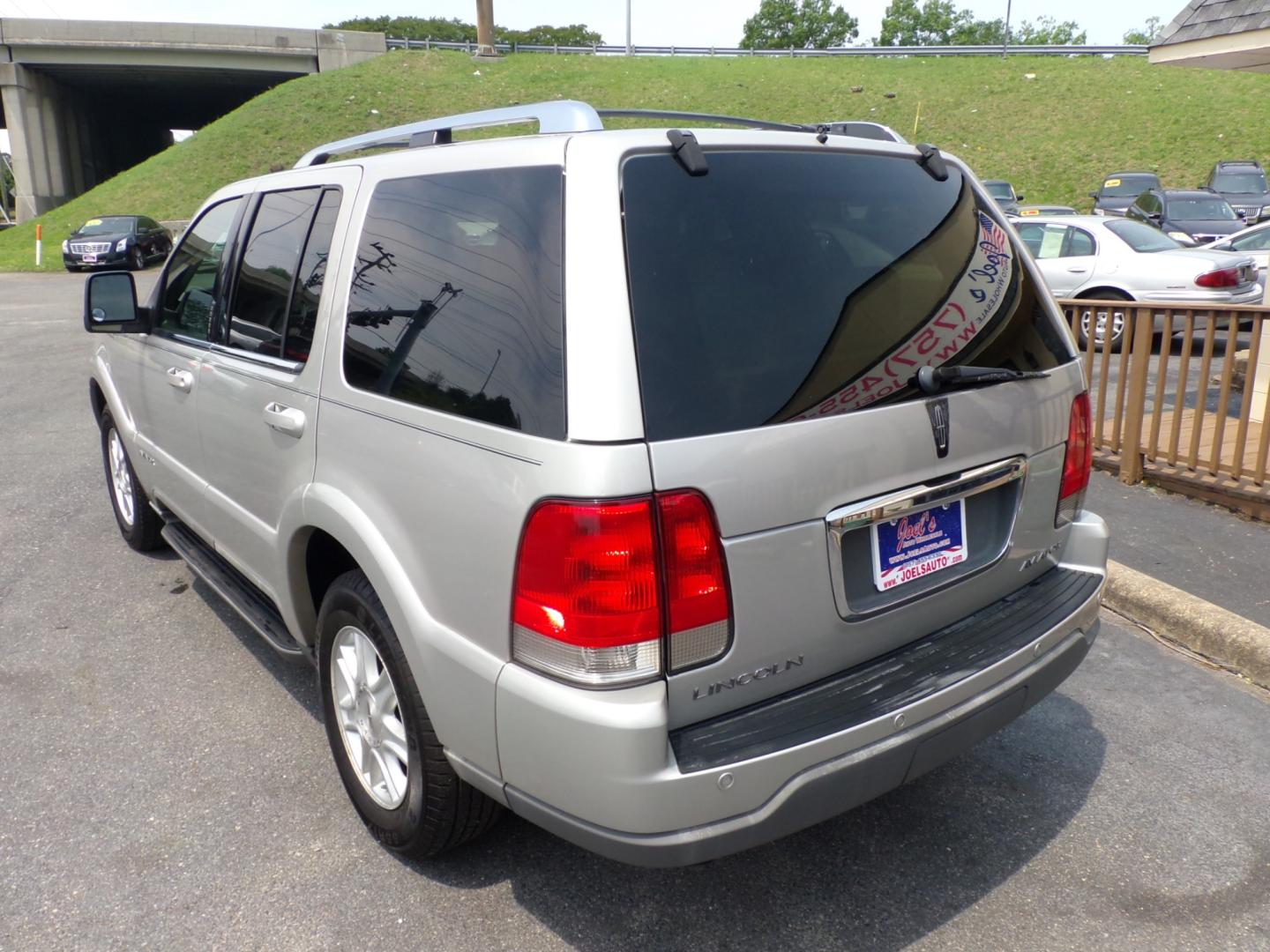 2004 Silver Lincoln Aviator 2WD Luxury (5LMEU68H94Z) with an 4.6L V8 DOHC 32V engine, 5-Speed Automatic Overdrive transmission, located at 5700 Curlew Drive, Norfolk, VA, 23502, (757) 455-6330, 36.841885, -76.209412 - Photo#12