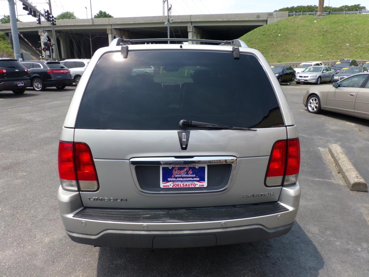 2004 Silver Lincoln Aviator 2WD Luxury (5LMEU68H94Z) with an 4.6L V8 DOHC 32V engine, 5-Speed Automatic Overdrive transmission, located at 5700 Curlew Drive, Norfolk, VA, 23502, (757) 455-6330, 36.841885, -76.209412 - Photo#13