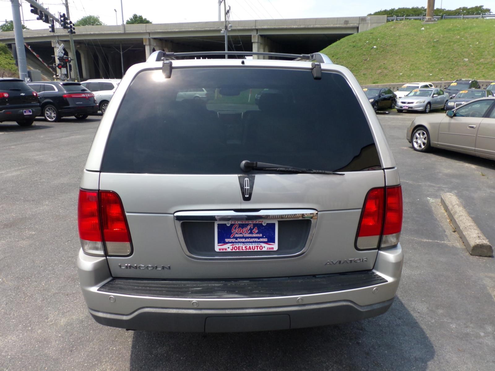 2004 Silver Lincoln Aviator 2WD Luxury (5LMEU68H94Z) with an 4.6L V8 DOHC 32V engine, 5-Speed Automatic Overdrive transmission, located at 5700 Curlew Drive, Norfolk, VA, 23502, (757) 455-6330, 36.841885, -76.209412 - Photo #13