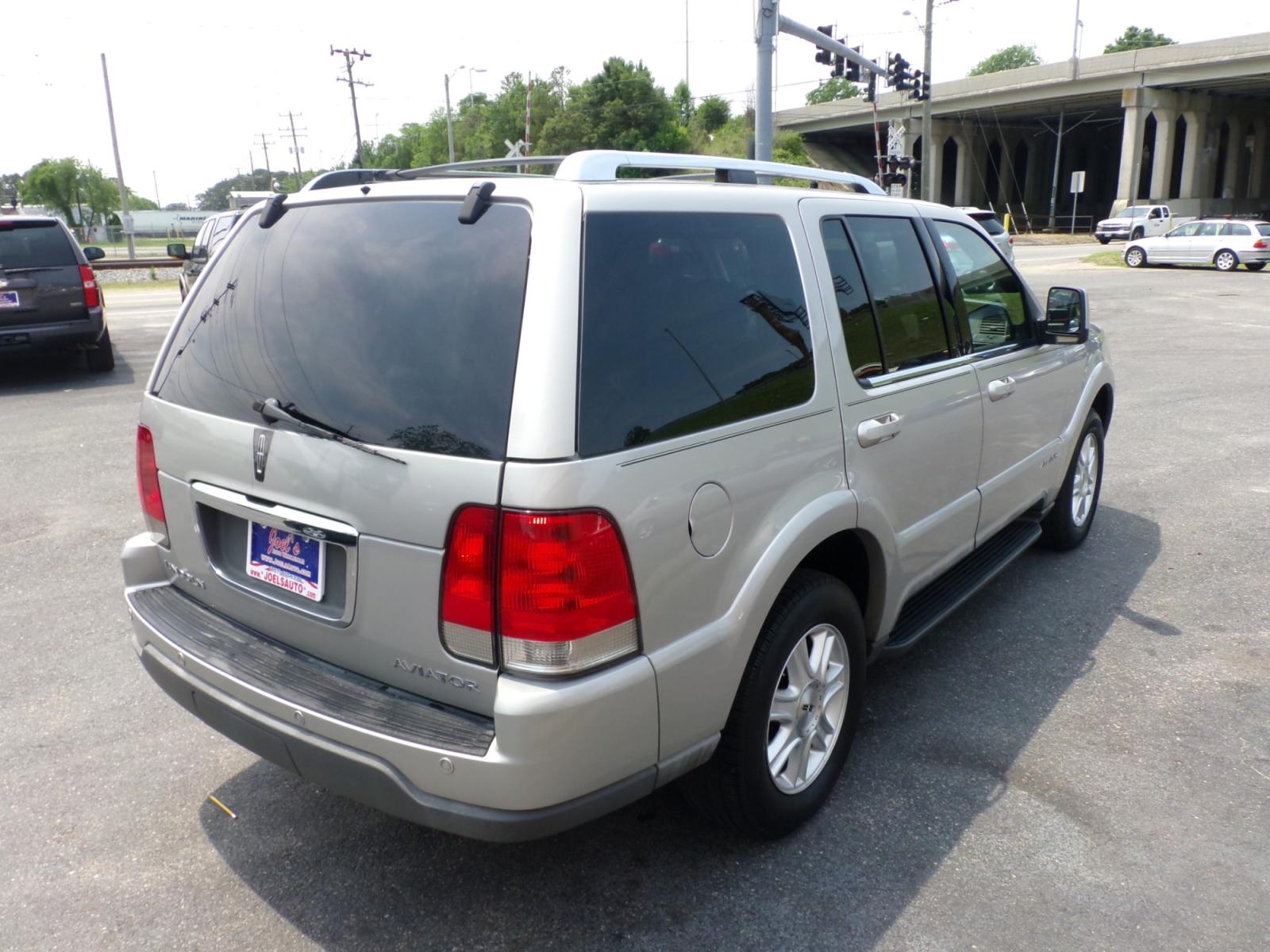 2004 Silver Lincoln Aviator 2WD Luxury (5LMEU68H94Z) with an 4.6L V8 DOHC 32V engine, 5-Speed Automatic Overdrive transmission, located at 5700 Curlew Drive, Norfolk, VA, 23502, (757) 455-6330, 36.841885, -76.209412 - Photo #15
