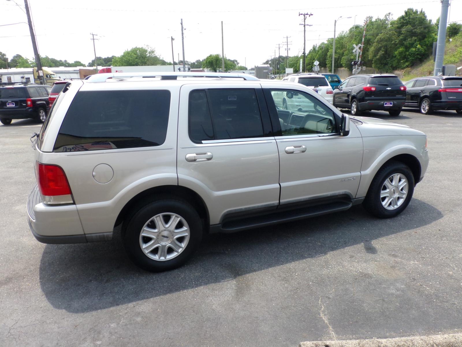 2004 Silver Lincoln Aviator 2WD Luxury (5LMEU68H94Z) with an 4.6L V8 DOHC 32V engine, 5-Speed Automatic Overdrive transmission, located at 5700 Curlew Drive, Norfolk, VA, 23502, (757) 455-6330, 36.841885, -76.209412 - Photo #16