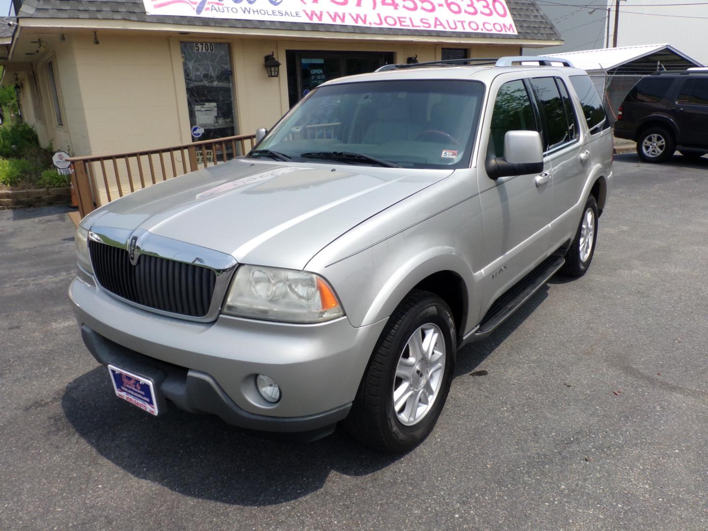 2004 Silver Lincoln Aviator 2WD Luxury (5LMEU68H94Z) with an 4.6L V8 DOHC 32V engine, 5-Speed Automatic Overdrive transmission, located at 5700 Curlew Drive, Norfolk, VA, 23502, (757) 455-6330, 36.841885, -76.209412 - Photo#5