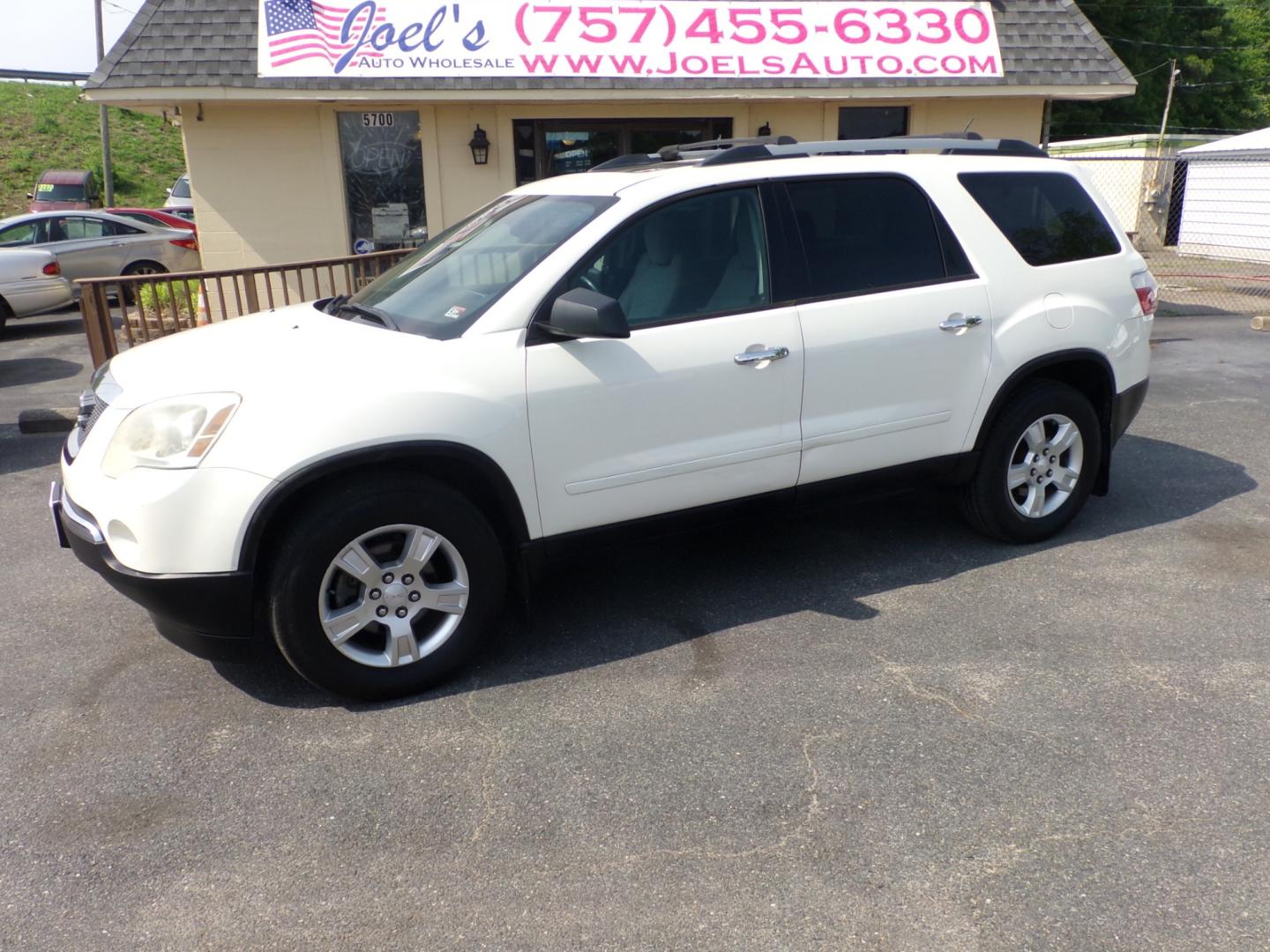 2011 white GMC Acadia SLE-2 FWD (1GKKRPED0BJ) with an 3.6L V6 DOHC 24V engine, 6-Speed Automatic transmission, located at 5700 Curlew Drive, Norfolk, VA, 23502, (757) 455-6330, 36.841885, -76.209412 - Photo#0