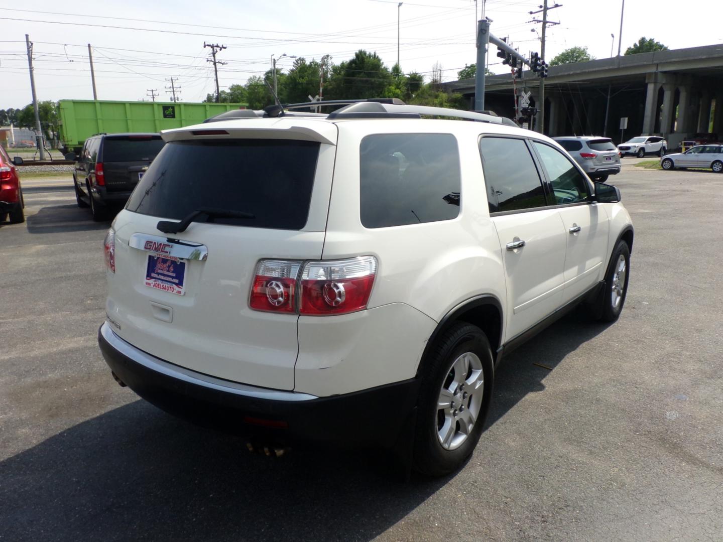 2011 white GMC Acadia SLE-2 FWD (1GKKRPED0BJ) with an 3.6L V6 DOHC 24V engine, 6-Speed Automatic transmission, located at 5700 Curlew Drive, Norfolk, VA, 23502, (757) 455-6330, 36.841885, -76.209412 - Photo#12