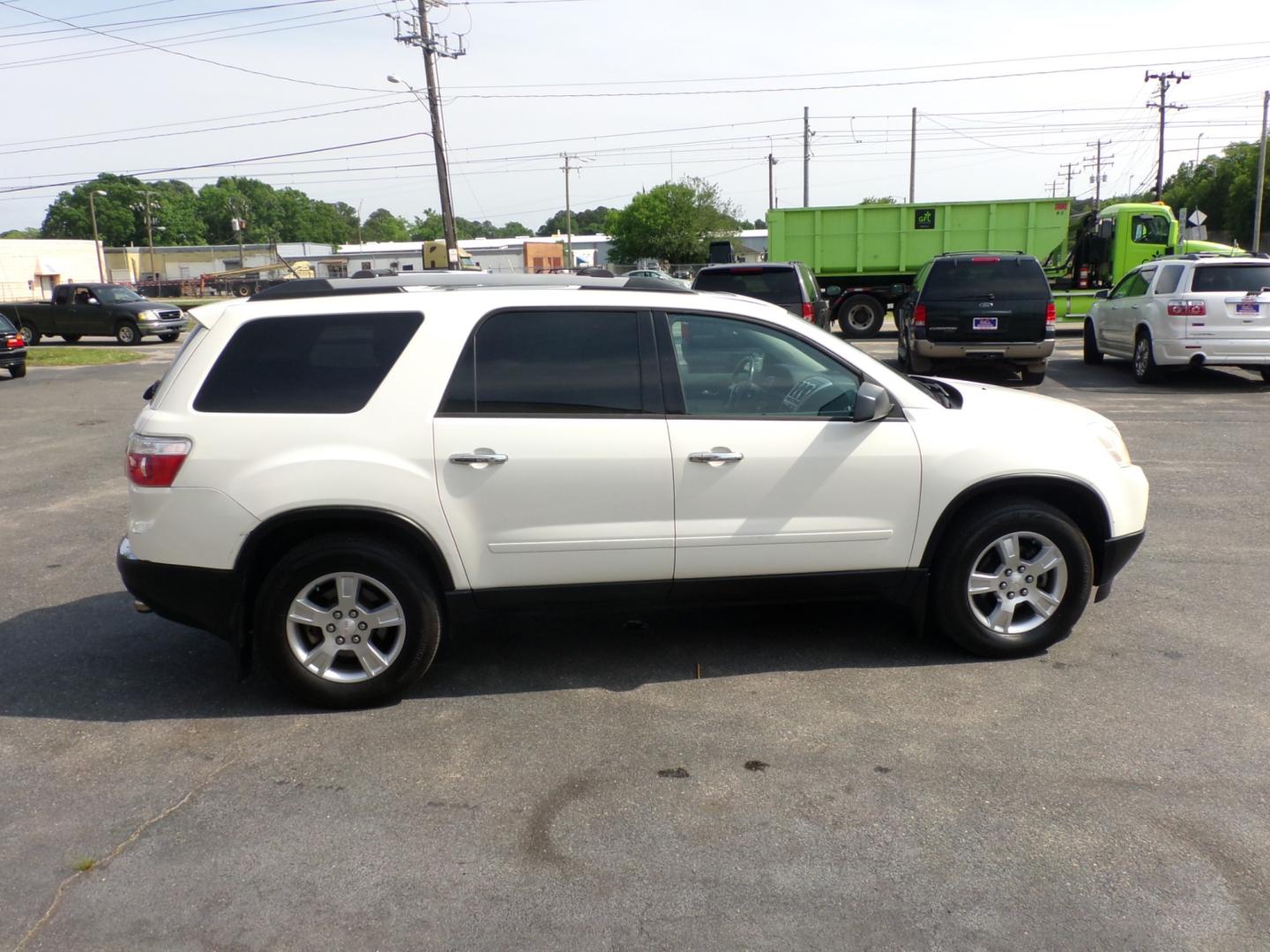 2011 white GMC Acadia SLE-2 FWD (1GKKRPED0BJ) with an 3.6L V6 DOHC 24V engine, 6-Speed Automatic transmission, located at 5700 Curlew Drive, Norfolk, VA, 23502, (757) 455-6330, 36.841885, -76.209412 - Photo#13