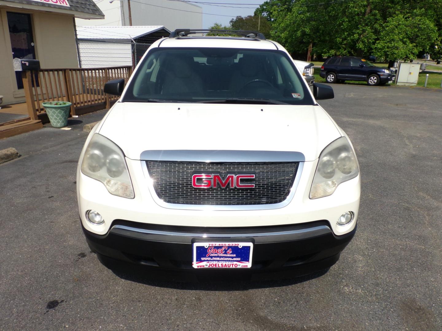 2011 white GMC Acadia SLE-2 FWD (1GKKRPED0BJ) with an 3.6L V6 DOHC 24V engine, 6-Speed Automatic transmission, located at 5700 Curlew Drive, Norfolk, VA, 23502, (757) 455-6330, 36.841885, -76.209412 - Photo#3