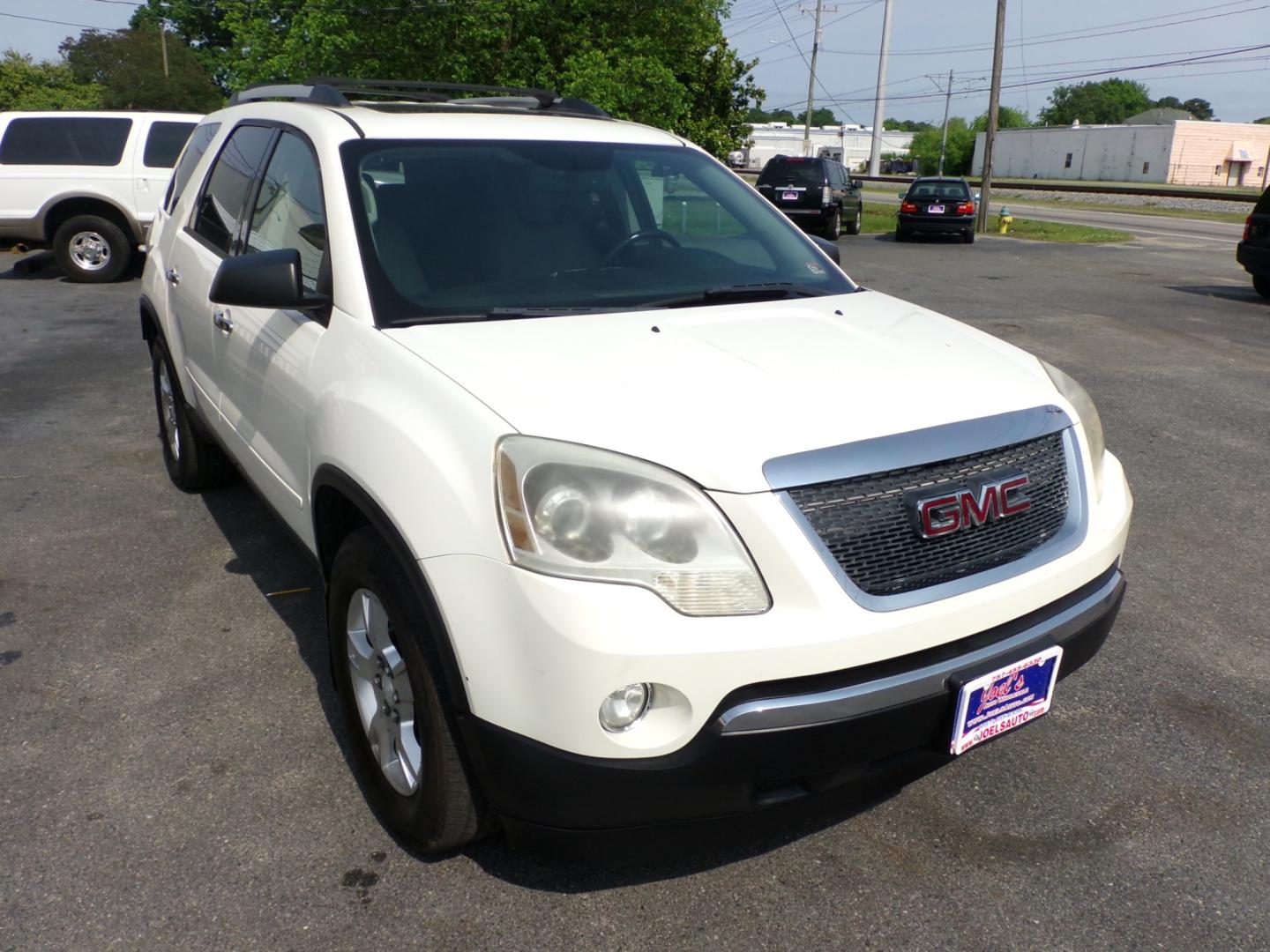 2011 white GMC Acadia SLE-2 FWD (1GKKRPED0BJ) with an 3.6L V6 DOHC 24V engine, 6-Speed Automatic transmission, located at 5700 Curlew Drive, Norfolk, VA, 23502, (757) 455-6330, 36.841885, -76.209412 - Photo#4