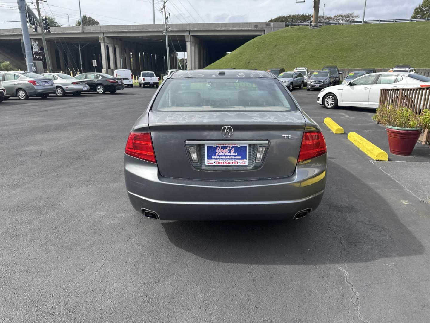 2005 Grey Acura TL 5-Speed AT (19UUA66255A) with an 3.2L V6 SOHC 24V engine, 5-Speed Automatic Overdrive transmission, located at 5700 Curlew Drive, Norfolk, VA, 23502, (757) 455-6330, 36.841885, -76.209412 - Photo#2