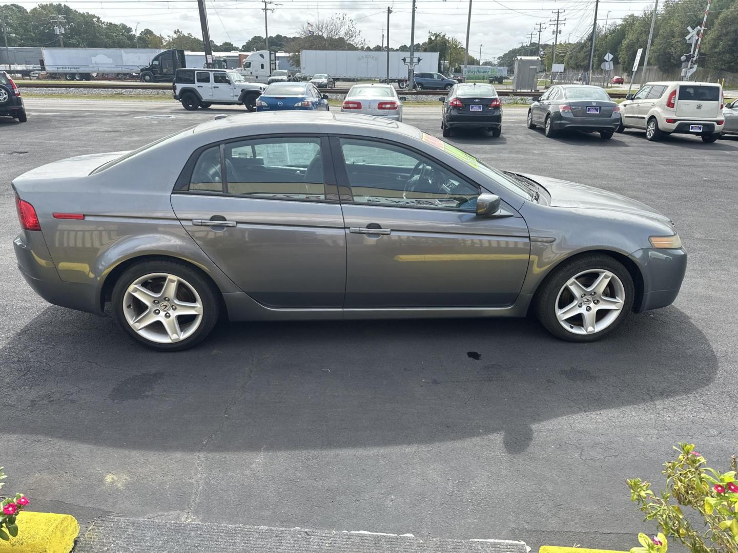 2005 Grey Acura TL 5-Speed AT (19UUA66255A) with an 3.2L V6 SOHC 24V engine, 5-Speed Automatic Overdrive transmission, located at 5700 Curlew Drive, Norfolk, VA, 23502, (757) 455-6330, 36.841885, -76.209412 - Photo#3
