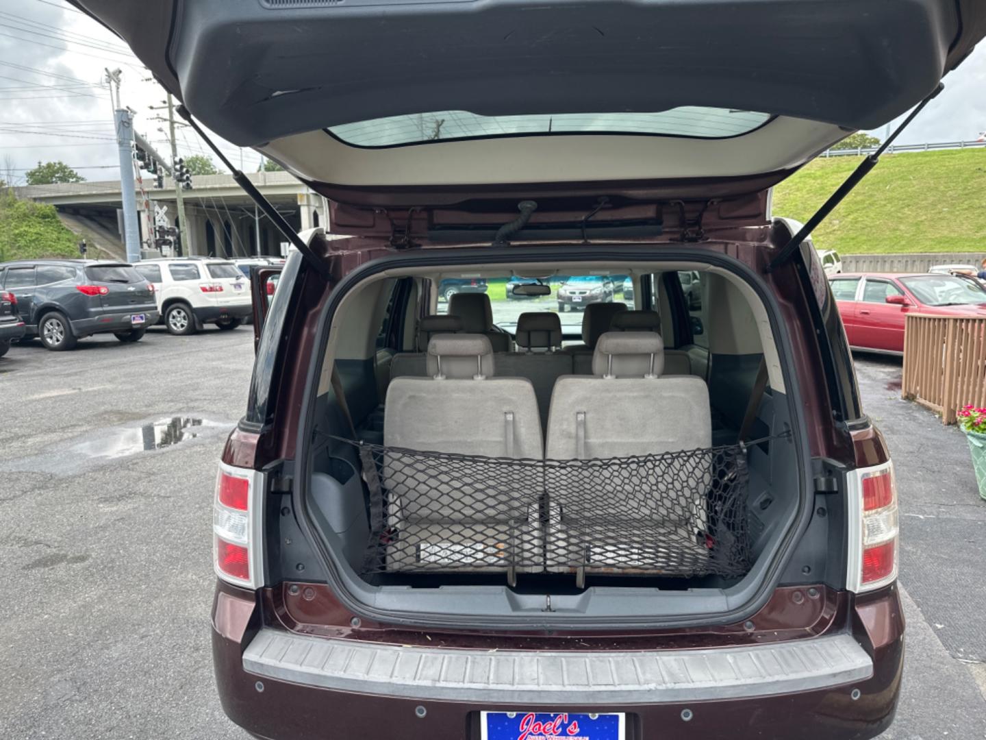 2009 Burgundy Ford Flex SE FWD (2FMDK51C79B) with an 3.5L V6 DOHC 24V engine, 6-Speed Automatic transmission, located at 5700 Curlew Drive, Norfolk, VA, 23502, (757) 455-6330, 36.841885, -76.209412 - Photo#12