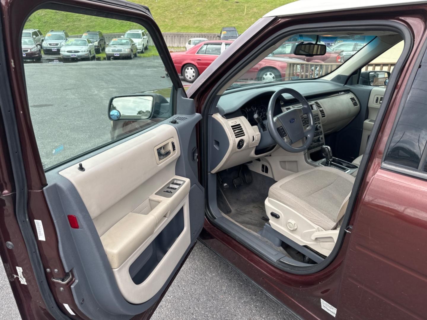 2009 Burgundy Ford Flex SE FWD (2FMDK51C79B) with an 3.5L V6 DOHC 24V engine, 6-Speed Automatic transmission, located at 5700 Curlew Drive, Norfolk, VA, 23502, (757) 455-6330, 36.841885, -76.209412 - Photo#7