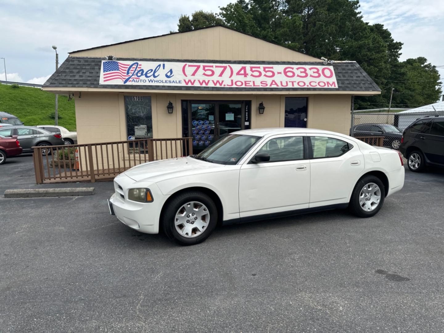 2007 WHITE Dodge Charger SE (2B3KA43R17H) with an 2.7L V6 DOHC 24V engine, 5-Speed Automatic Overdrive transmission, located at 5700 Curlew Drive, Norfolk, VA, 23502, (757) 455-6330, 36.841885, -76.209412 - Photo#0