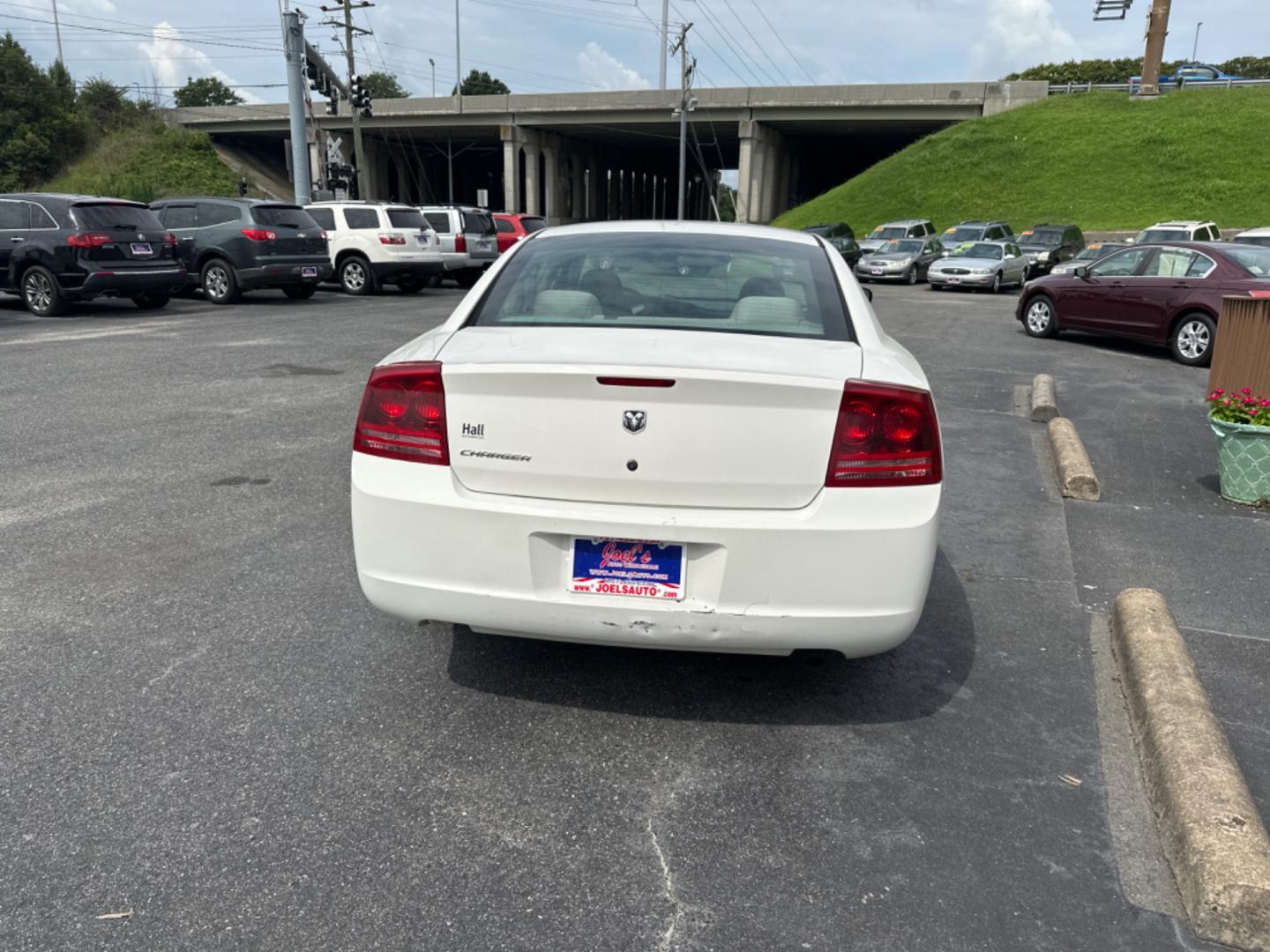 2007 WHITE Dodge Charger SE (2B3KA43R17H) with an 2.7L V6 DOHC 24V engine, 5-Speed Automatic Overdrive transmission, located at 5700 Curlew Drive, Norfolk, VA, 23502, (757) 455-6330, 36.841885, -76.209412 - Photo#3