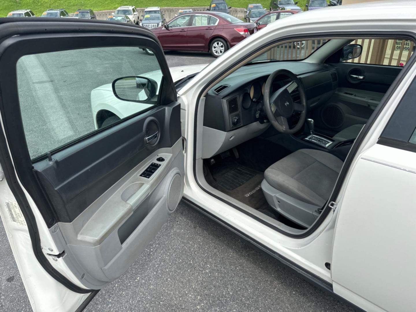 2007 WHITE Dodge Charger SE (2B3KA43R17H) with an 2.7L V6 DOHC 24V engine, 5-Speed Automatic Overdrive transmission, located at 5700 Curlew Drive, Norfolk, VA, 23502, (757) 455-6330, 36.841885, -76.209412 - Photo#6