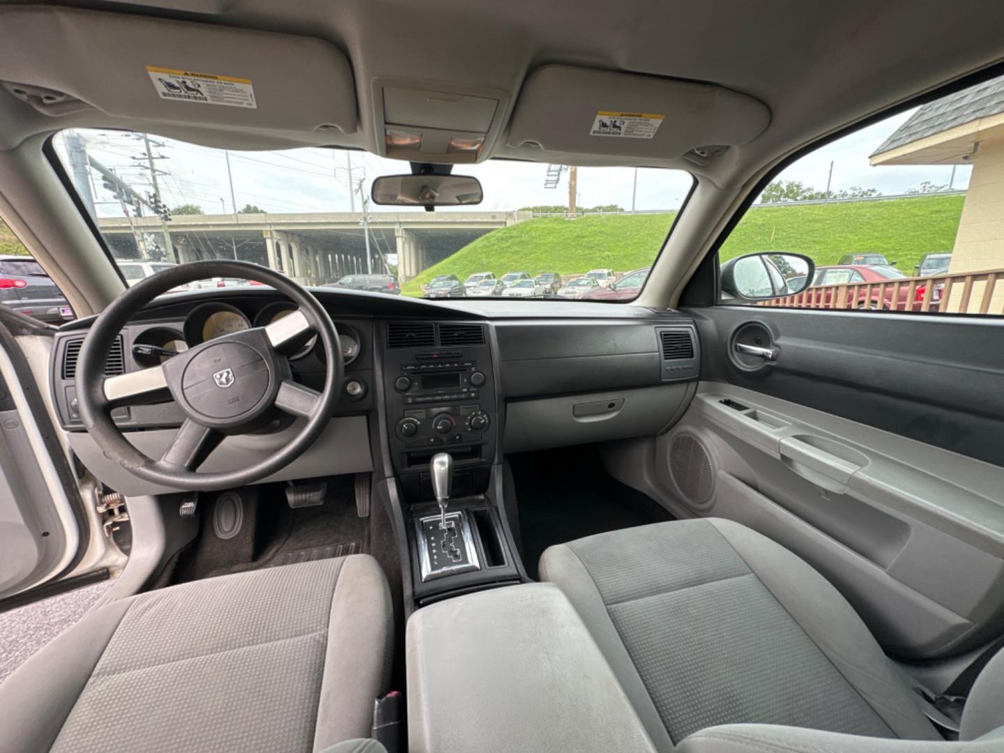 2007 WHITE Dodge Charger SE (2B3KA43R17H) with an 2.7L V6 DOHC 24V engine, 5-Speed Automatic Overdrive transmission, located at 5700 Curlew Drive, Norfolk, VA, 23502, (757) 455-6330, 36.841885, -76.209412 - Photo#7