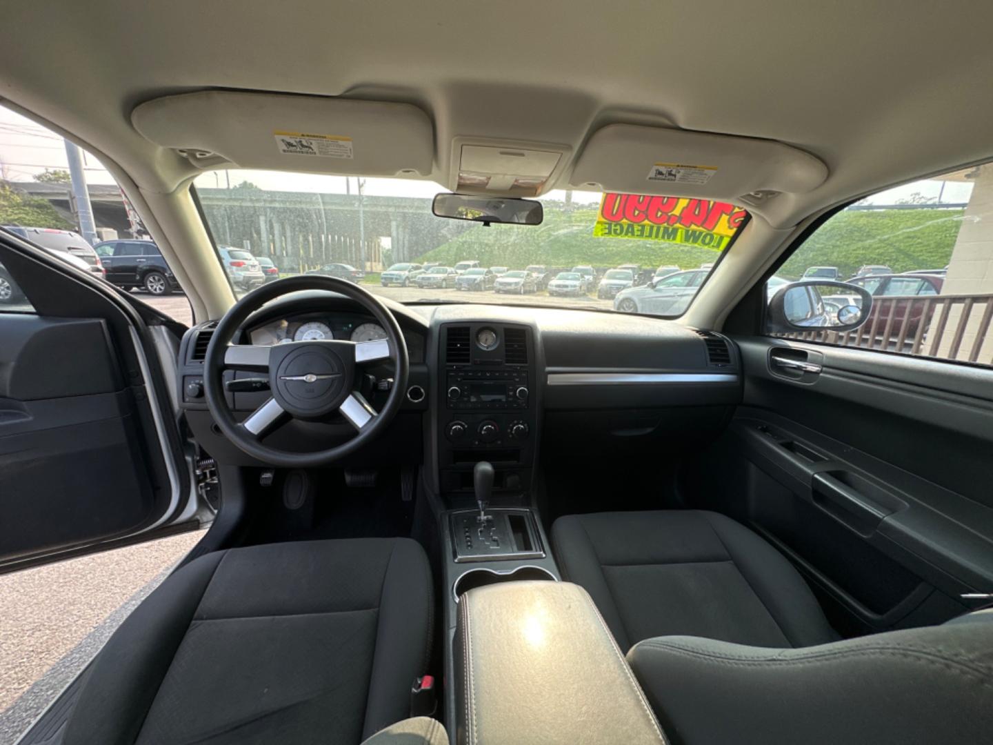 2008 Silver Chrysler 300 LX (2C3KA43R58H) with an 2.7L V6 DOHC 24V engine, 4-Speed Automatic Overdrive transmission, located at 5700 Curlew Drive, Norfolk, VA, 23502, (757) 455-6330, 36.841885, -76.209412 - Photo#7