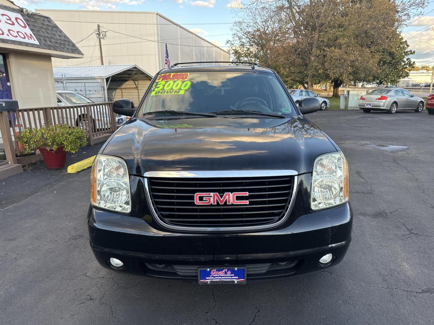 2011 Black GMC Yukon XL SLT-1 1/2 Ton 2WD (1GKS1KE05BR) with an 5.3L V8 OHV 16V FFV engine, 4-Speed Automatic transmission, located at 5700 Curlew Drive, Norfolk, VA, 23502, (757) 455-6330, 36.841885, -76.209412 - Photo#6