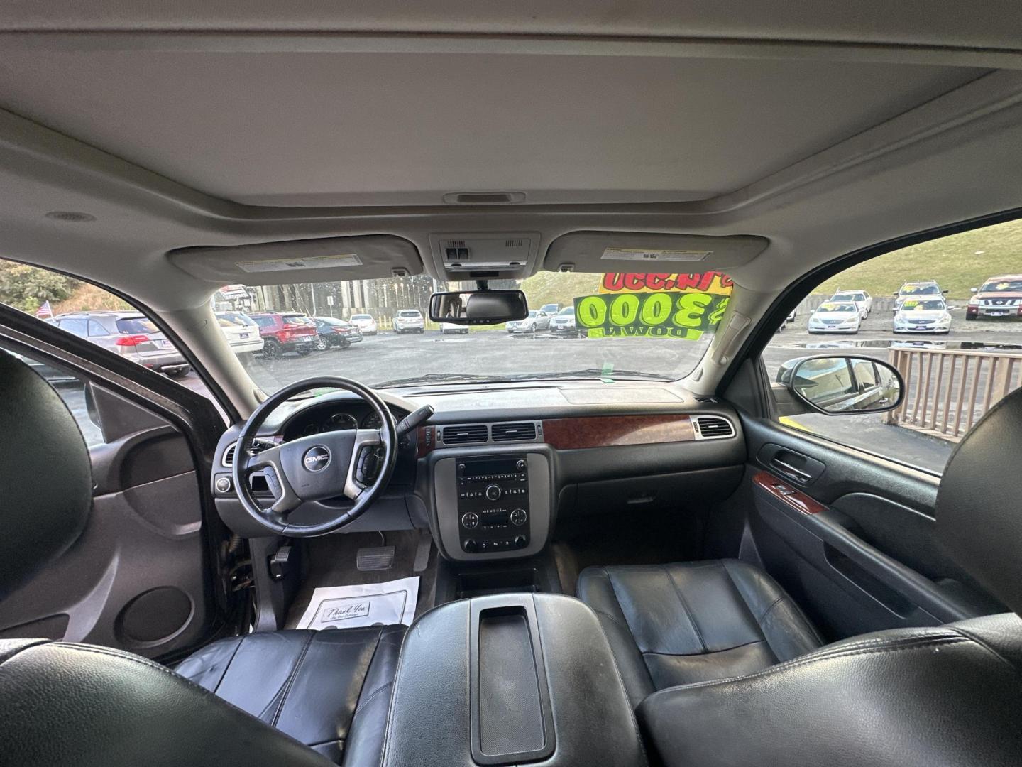 2011 Black GMC Yukon XL SLT-1 1/2 Ton 2WD (1GKS1KE05BR) with an 5.3L V8 OHV 16V FFV engine, 4-Speed Automatic transmission, located at 5700 Curlew Drive, Norfolk, VA, 23502, (757) 455-6330, 36.841885, -76.209412 - Photo#9