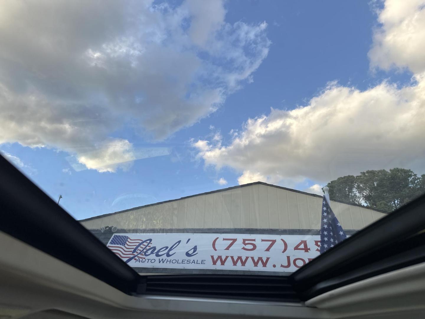 2011 Black GMC Yukon XL SLT-1 1/2 Ton 2WD (1GKS1KE05BR) with an 5.3L V8 OHV 16V FFV engine, 4-Speed Automatic transmission, located at 5700 Curlew Drive, Norfolk, VA, 23502, (757) 455-6330, 36.841885, -76.209412 - Photo#10