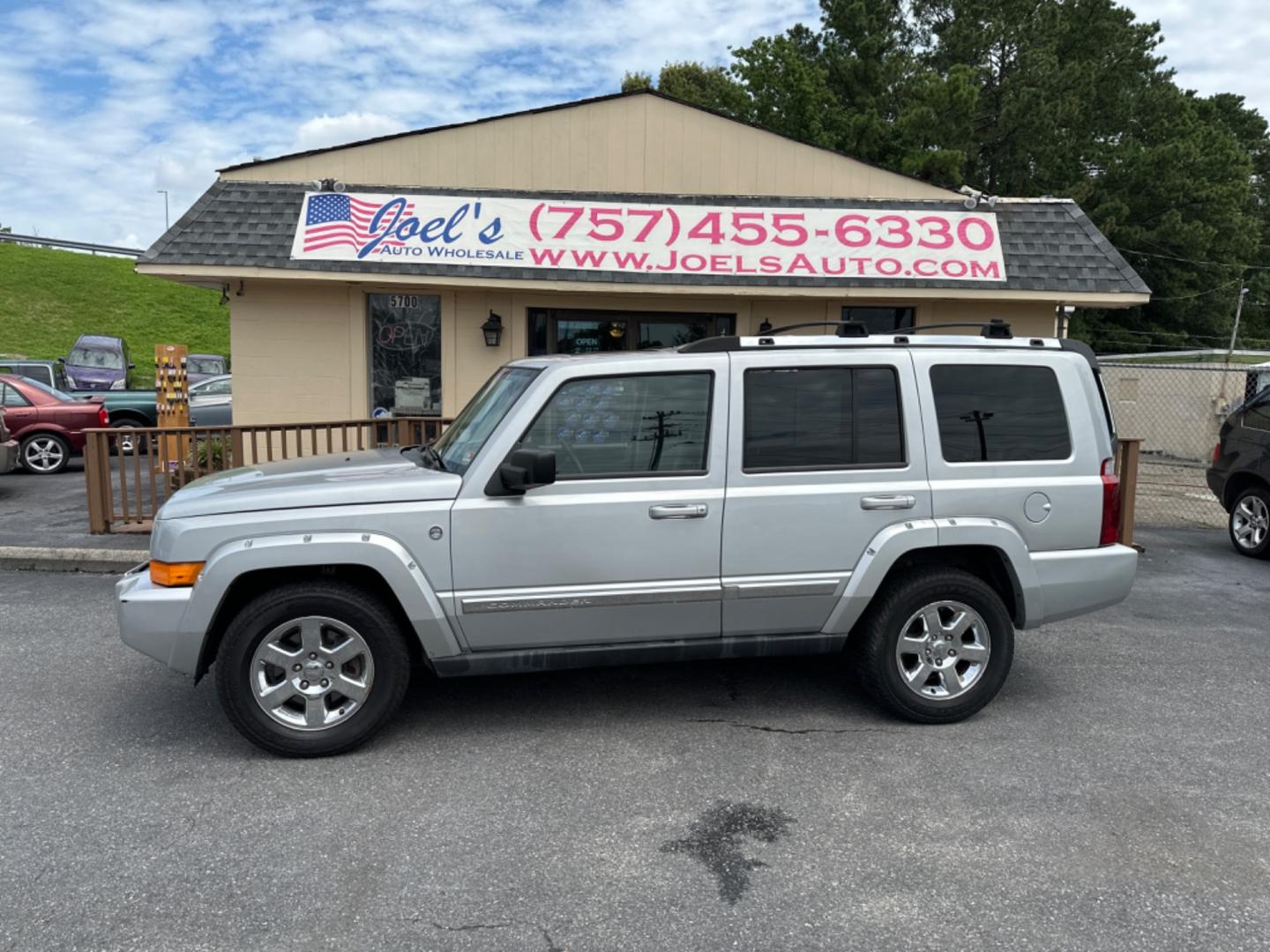 2006 Silver Jeep Commander Limited 4WD (1J8HG58246C) with an 5.7L V8 OHV 16V engine, 5-Speed Automatic Overdrive transmission, located at 5700 Curlew Drive, Norfolk, VA, 23502, (757) 455-6330, 36.841885, -76.209412 - Photo#0