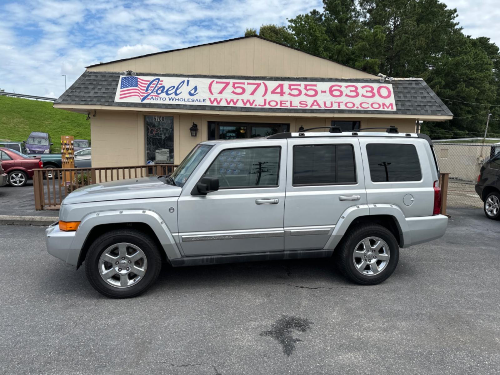 2006 Silver Jeep Commander Limited 4WD (1J8HG58246C) with an 5.7L V8 OHV 16V engine, 5-Speed Automatic Overdrive transmission, located at 5700 Curlew Drive, Norfolk, VA, 23502, (757) 455-6330, 36.841885, -76.209412 - Photo #0