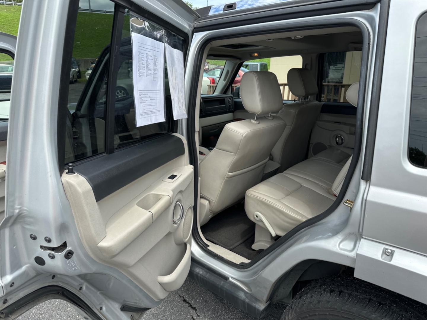 2006 Silver Jeep Commander Limited 4WD (1J8HG58246C) with an 5.7L V8 OHV 16V engine, 5-Speed Automatic Overdrive transmission, located at 5700 Curlew Drive, Norfolk, VA, 23502, (757) 455-6330, 36.841885, -76.209412 - Photo#11