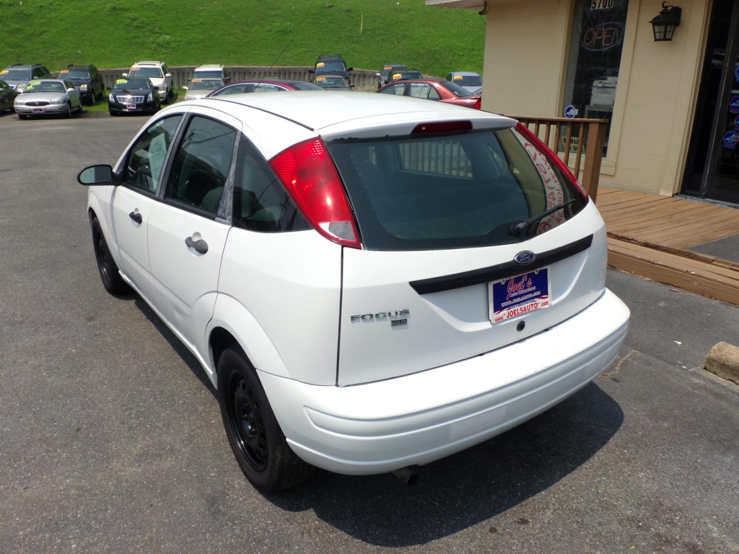 2007 WHITE Ford Focus ZX5 S (1FAHP37N87W) with an 2.0L L4 DOHC 16V engine, located at 5700 Curlew Drive, Norfolk, VA, 23502, (757) 455-6330, 36.841885, -76.209412 - Photo#6