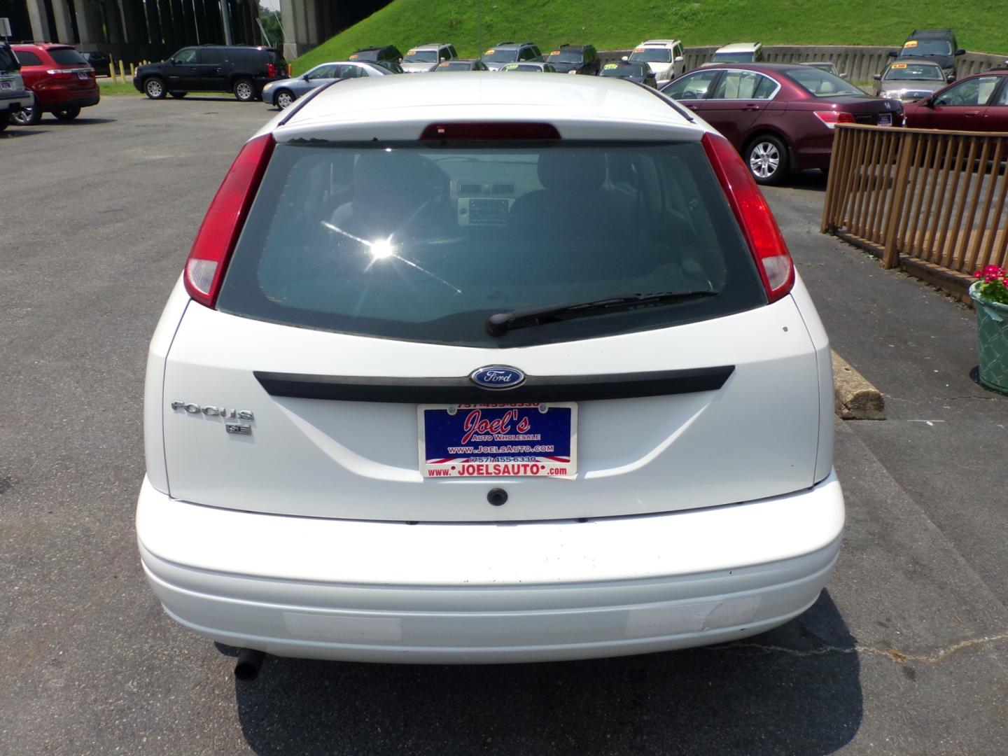 2007 WHITE Ford Focus ZX5 S (1FAHP37N87W) with an 2.0L L4 DOHC 16V engine, located at 5700 Curlew Drive, Norfolk, VA, 23502, (757) 455-6330, 36.841885, -76.209412 - Photo#7