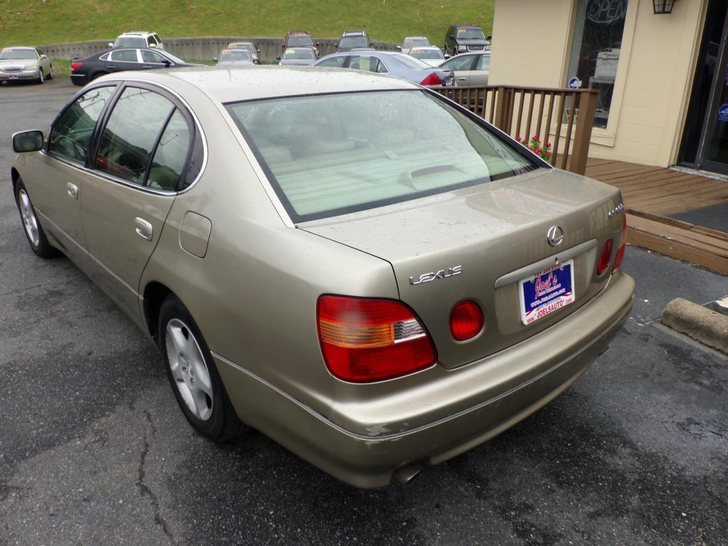 1999 Gold Lexus GS 300/400 GS 300 (JT8BD68SXX0) with an 3.0L L6 DOHC 24V engine, 5-Speed Automatic Overdrive transmission, located at 5700 Curlew Drive, Norfolk, VA, 23502, (757) 455-6330, 36.841885, -76.209412 - Photo#11