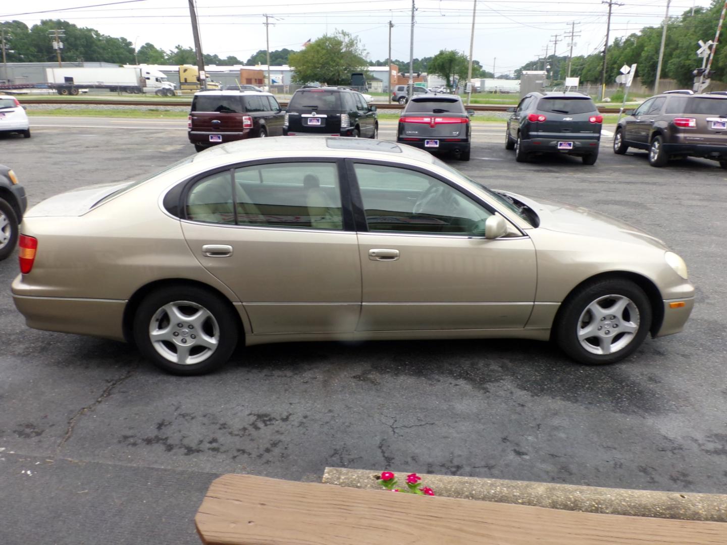 1999 Gold Lexus GS 300/400 GS 300 (JT8BD68SXX0) with an 3.0L L6 DOHC 24V engine, 5-Speed Automatic Overdrive transmission, located at 5700 Curlew Drive, Norfolk, VA, 23502, (757) 455-6330, 36.841885, -76.209412 - Photo#14