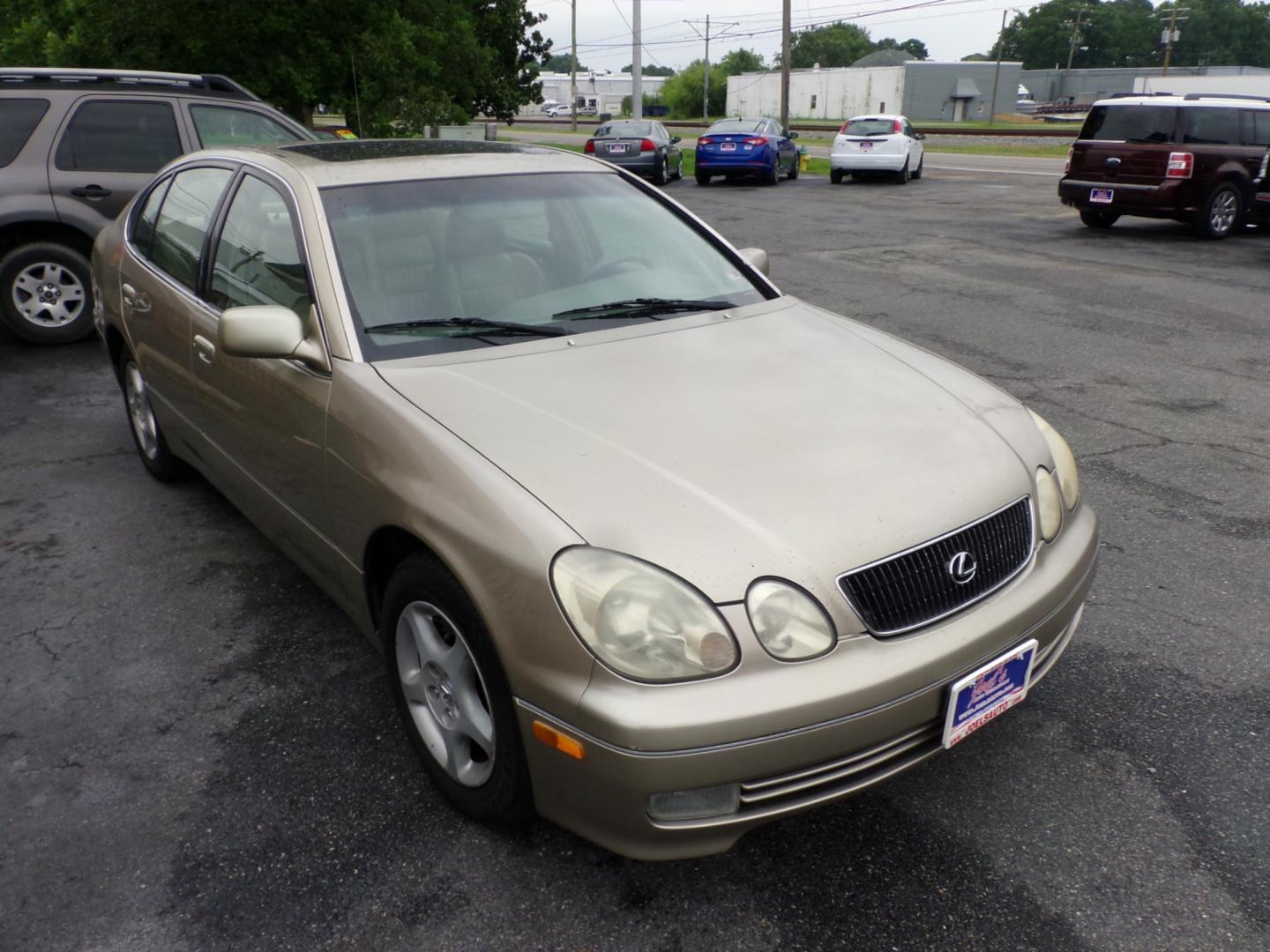 1999 Gold Lexus GS 300/400 GS 300 (JT8BD68SXX0) with an 3.0L L6 DOHC 24V engine, 5-Speed Automatic Overdrive transmission, located at 5700 Curlew Drive, Norfolk, VA, 23502, (757) 455-6330, 36.841885, -76.209412 - Photo#4