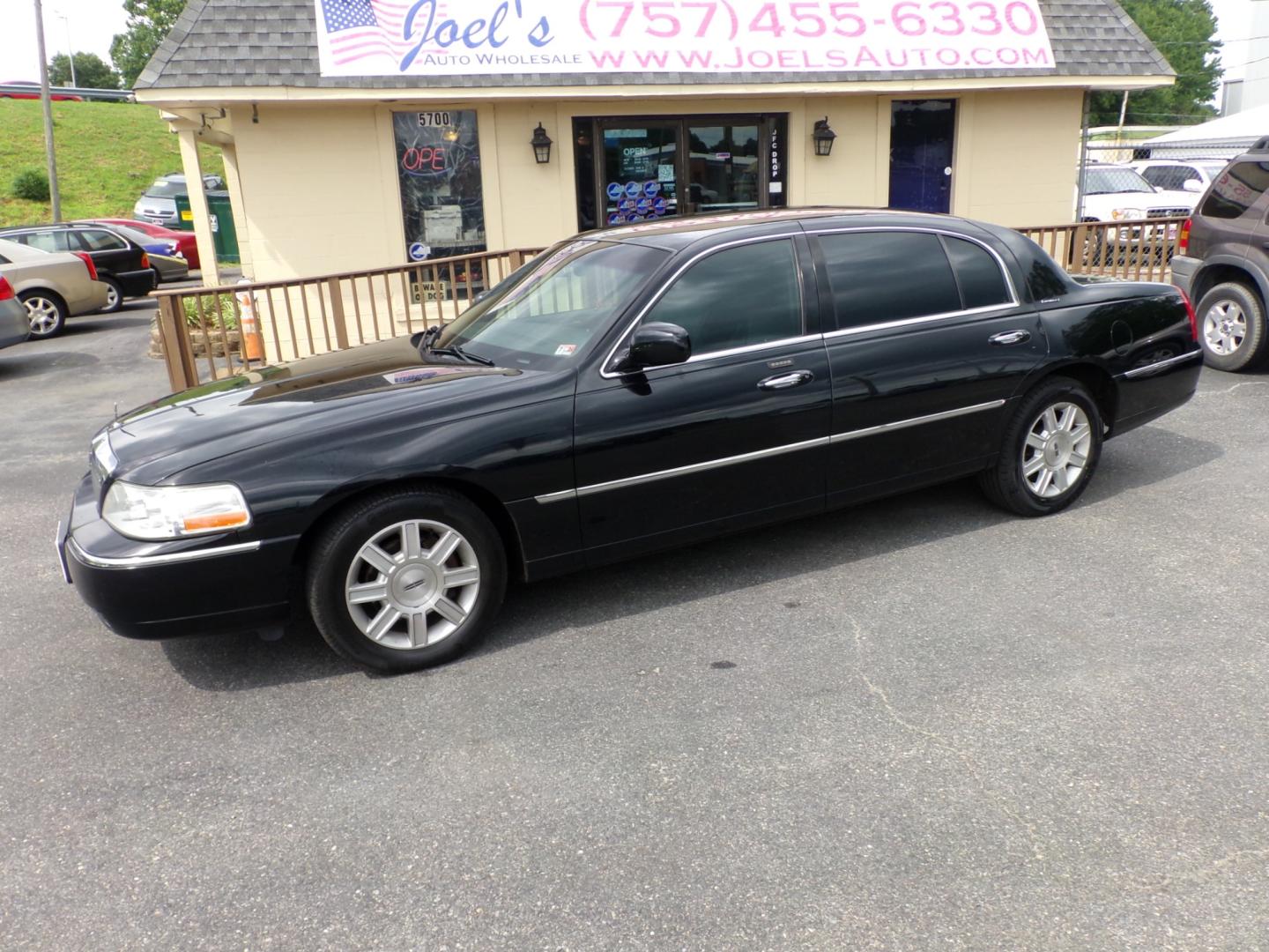 2011 Black Lincoln Town Car Executive L (2LNBL8EV8BX) with an 4.6L V8 SOHC 16V FFV engine, 4-Speed Automatic transmission, located at 5700 Curlew Drive, Norfolk, VA, 23502, (757) 455-6330, 36.841885, -76.209412 - Photo#0