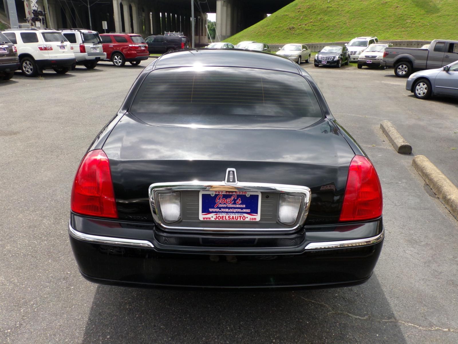 2011 Black Lincoln Town Car Executive L (2LNBL8EV8BX) with an 4.6L V8 SOHC 16V FFV engine, 4-Speed Automatic transmission, located at 5700 Curlew Drive, Norfolk, VA, 23502, (757) 455-6330, 36.841885, -76.209412 - Photo #11
