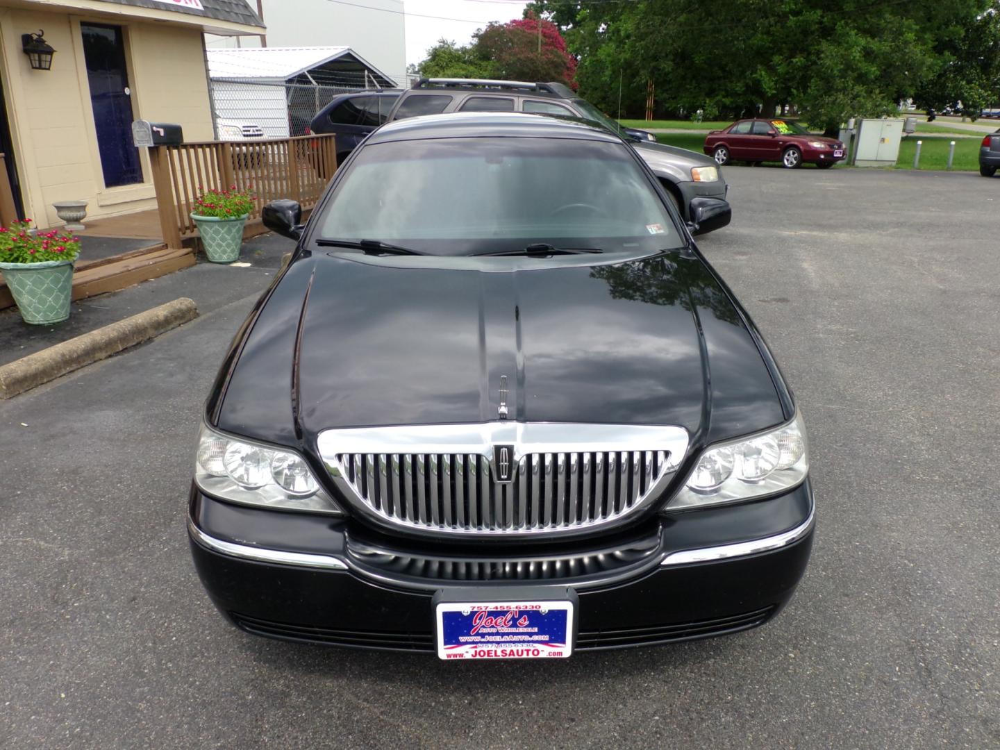 2011 Black Lincoln Town Car Executive L (2LNBL8EV8BX) with an 4.6L V8 SOHC 16V FFV engine, 4-Speed Automatic transmission, located at 5700 Curlew Drive, Norfolk, VA, 23502, (757) 455-6330, 36.841885, -76.209412 - Photo#3