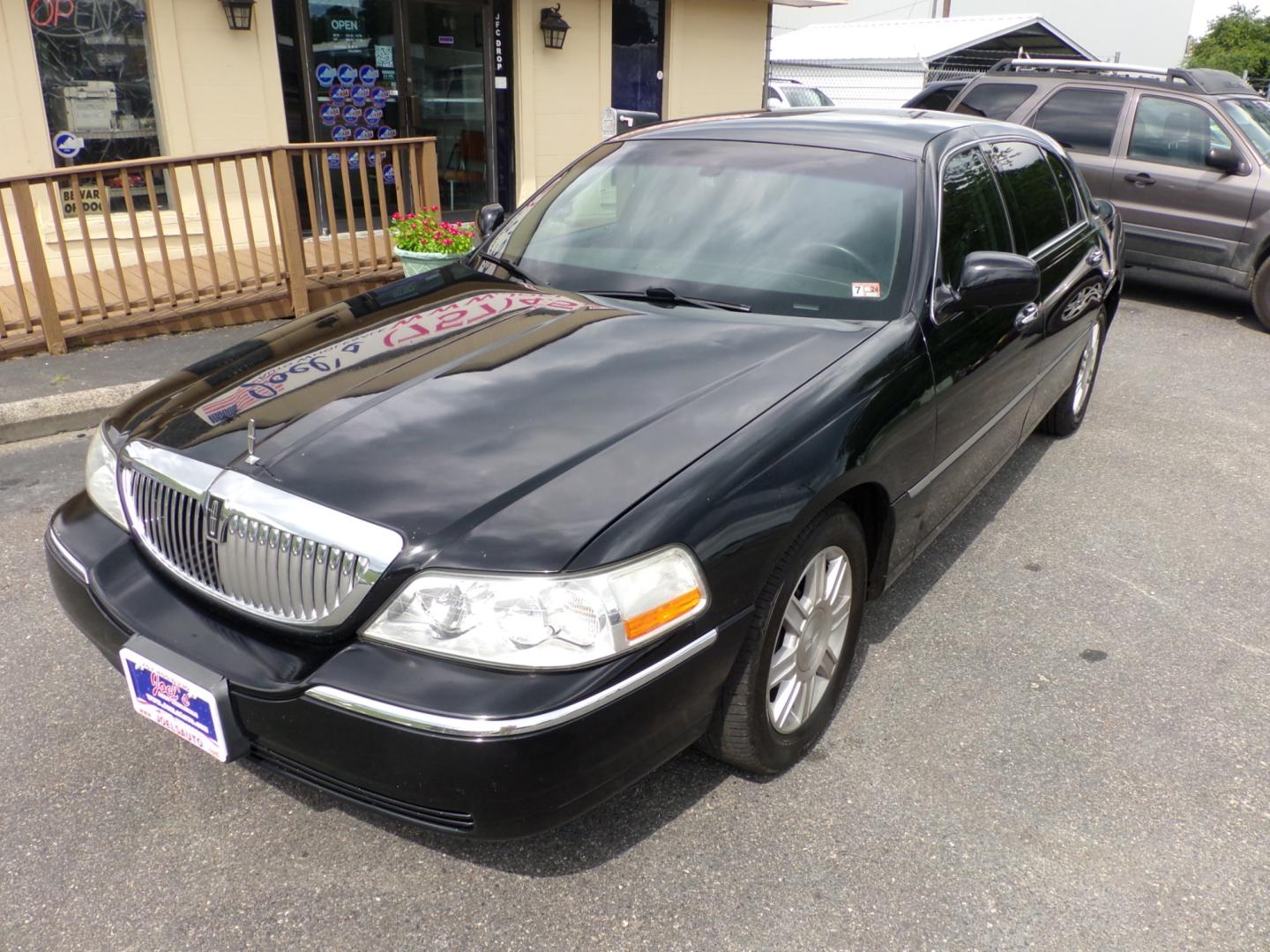 2011 Black Lincoln Town Car Executive L (2LNBL8EV8BX) with an 4.6L V8 SOHC 16V FFV engine, 4-Speed Automatic transmission, located at 5700 Curlew Drive, Norfolk, VA, 23502, (757) 455-6330, 36.841885, -76.209412 - Photo#5