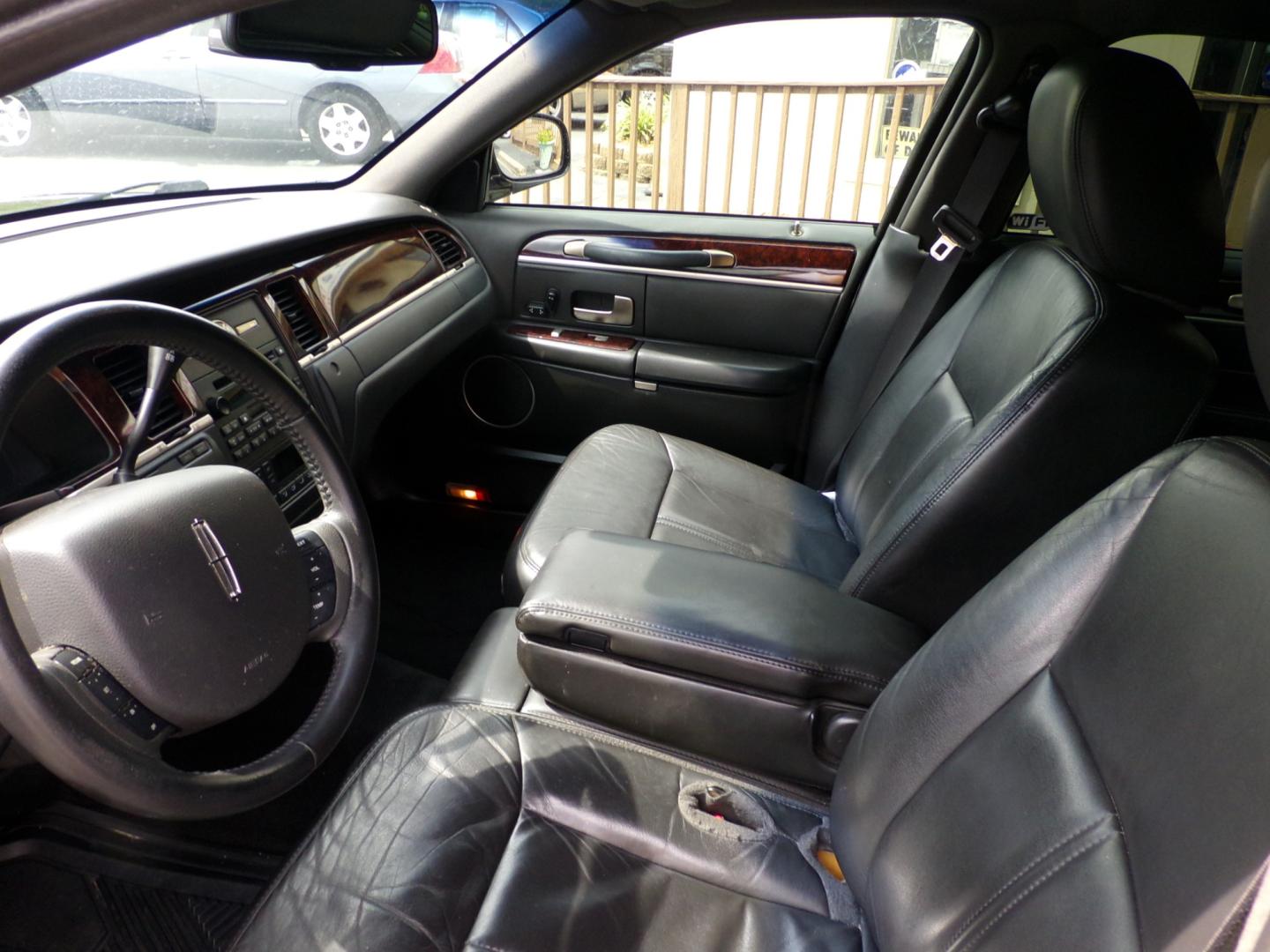 2011 Black Lincoln Town Car Executive L (2LNBL8EV8BX) with an 4.6L V8 SOHC 16V FFV engine, 4-Speed Automatic transmission, located at 5700 Curlew Drive, Norfolk, VA, 23502, (757) 455-6330, 36.841885, -76.209412 - Photo#6