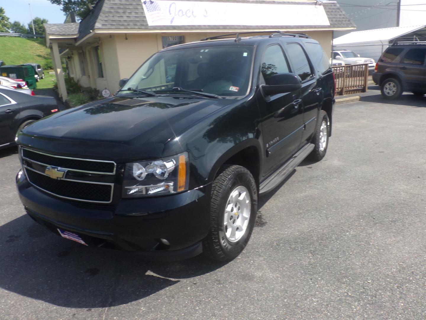 2009 Black Chevrolet Tahoe LT1 4WD (1GNFK23059R) with an 5.3L V8 OHV 16V FFV engine, 4-Speed Automatic Overdrive transmission, located at 5700 Curlew Drive, Norfolk, VA, 23502, (757) 455-6330, 36.841885, -76.209412 - Photo#0