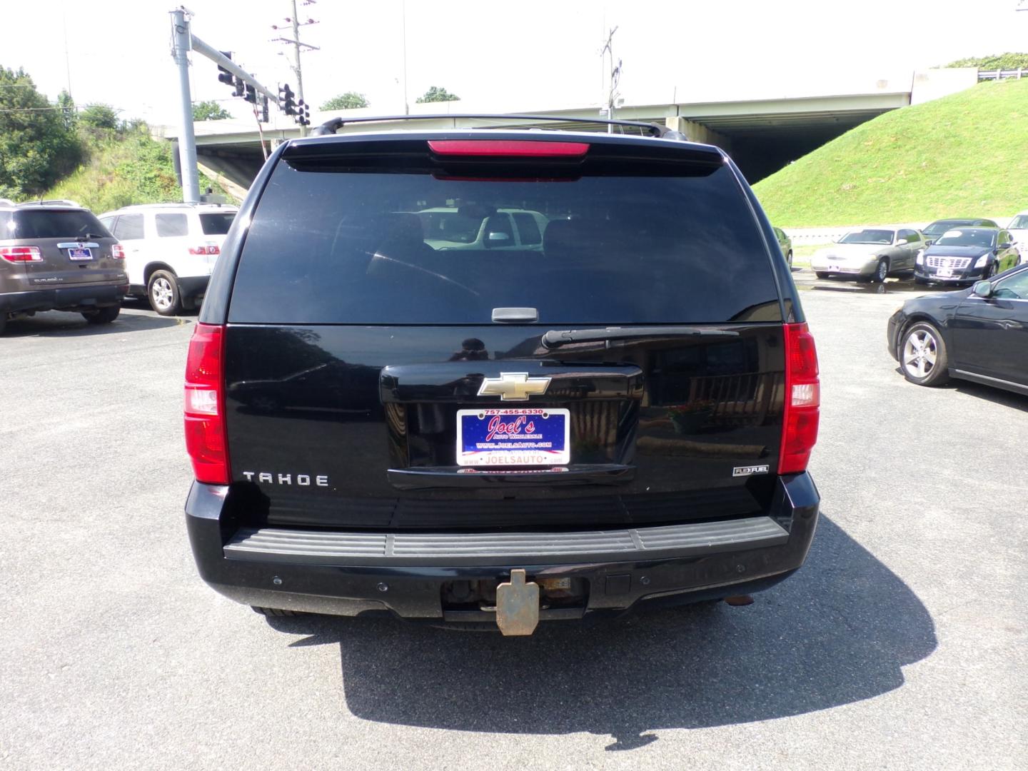 2009 Black Chevrolet Tahoe LT1 4WD (1GNFK23059R) with an 5.3L V8 OHV 16V FFV engine, 4-Speed Automatic Overdrive transmission, located at 5700 Curlew Drive, Norfolk, VA, 23502, (757) 455-6330, 36.841885, -76.209412 - Photo#14