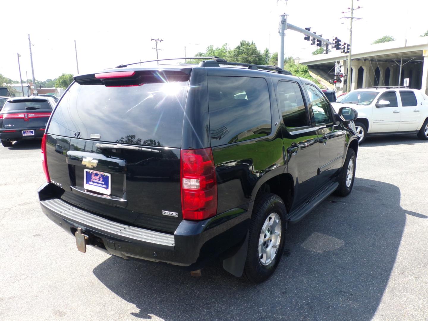 2009 Black Chevrolet Tahoe LT1 4WD (1GNFK23059R) with an 5.3L V8 OHV 16V FFV engine, 4-Speed Automatic Overdrive transmission, located at 5700 Curlew Drive, Norfolk, VA, 23502, (757) 455-6330, 36.841885, -76.209412 - Photo#15