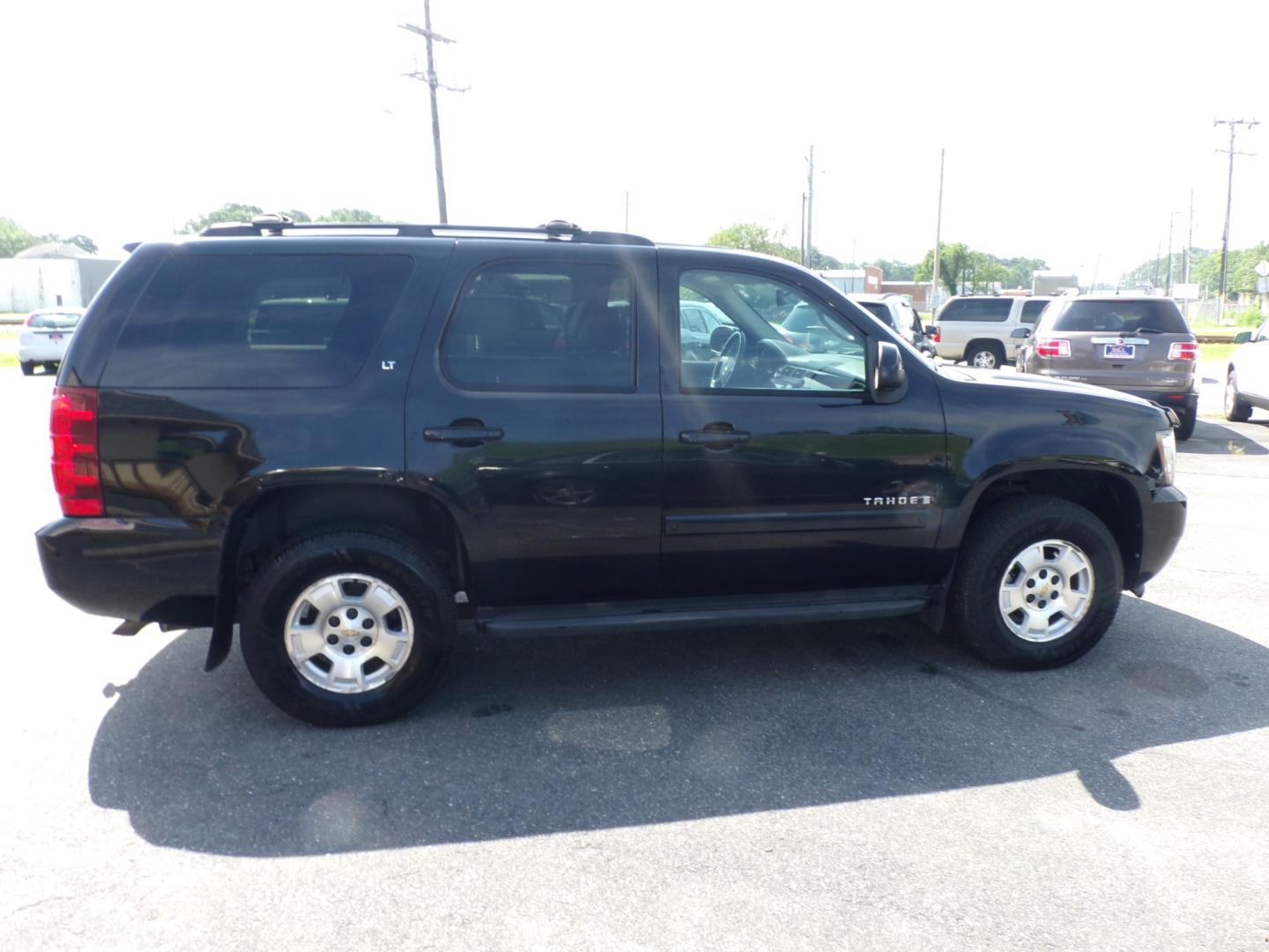 2009 Black Chevrolet Tahoe LT1 4WD (1GNFK23059R) with an 5.3L V8 OHV 16V FFV engine, 4-Speed Automatic Overdrive transmission, located at 5700 Curlew Drive, Norfolk, VA, 23502, (757) 455-6330, 36.841885, -76.209412 - Photo#16