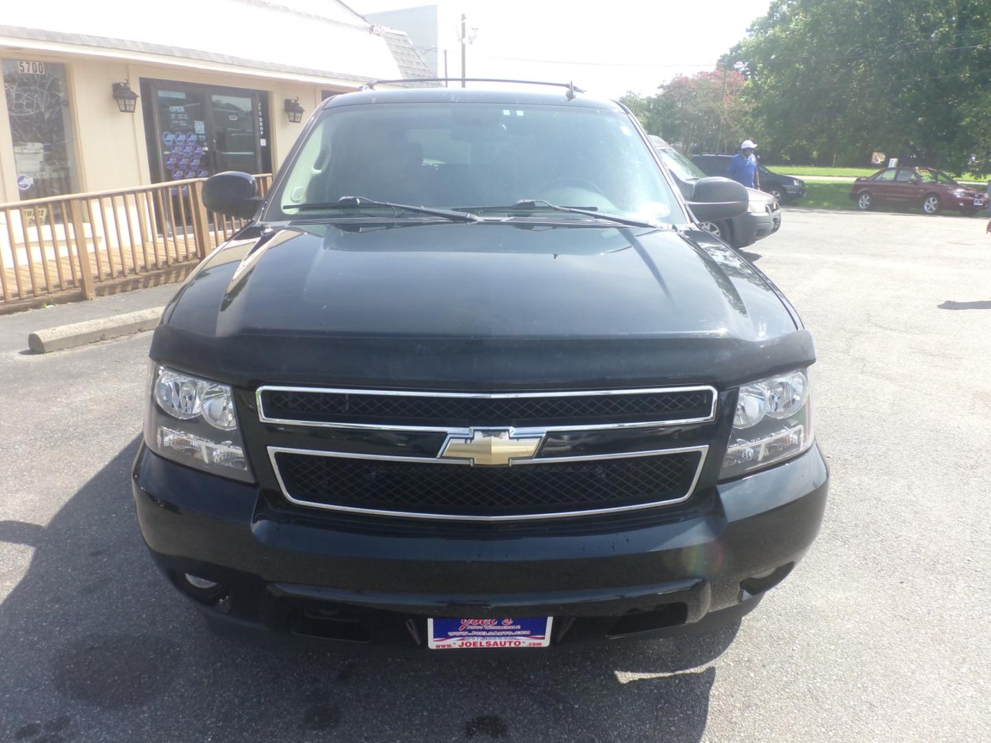 2009 Black Chevrolet Tahoe LT1 4WD (1GNFK23059R) with an 5.3L V8 OHV 16V FFV engine, 4-Speed Automatic Overdrive transmission, located at 5700 Curlew Drive, Norfolk, VA, 23502, (757) 455-6330, 36.841885, -76.209412 - Photo#2