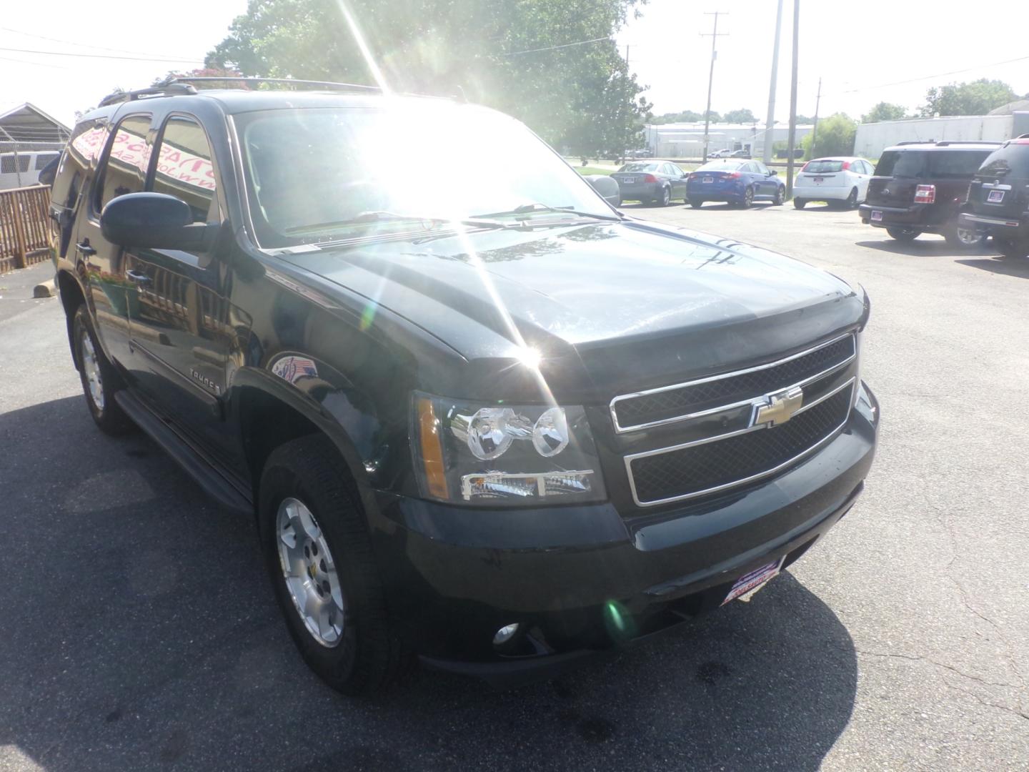 2009 Black Chevrolet Tahoe LT1 4WD (1GNFK23059R) with an 5.3L V8 OHV 16V FFV engine, 4-Speed Automatic Overdrive transmission, located at 5700 Curlew Drive, Norfolk, VA, 23502, (757) 455-6330, 36.841885, -76.209412 - Photo#3