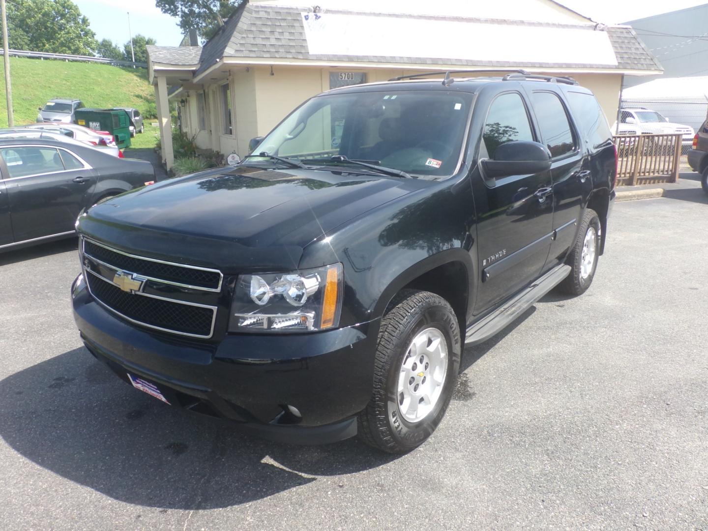 2009 Black Chevrolet Tahoe LT1 4WD (1GNFK23059R) with an 5.3L V8 OHV 16V FFV engine, 4-Speed Automatic Overdrive transmission, located at 5700 Curlew Drive, Norfolk, VA, 23502, (757) 455-6330, 36.841885, -76.209412 - Photo#4