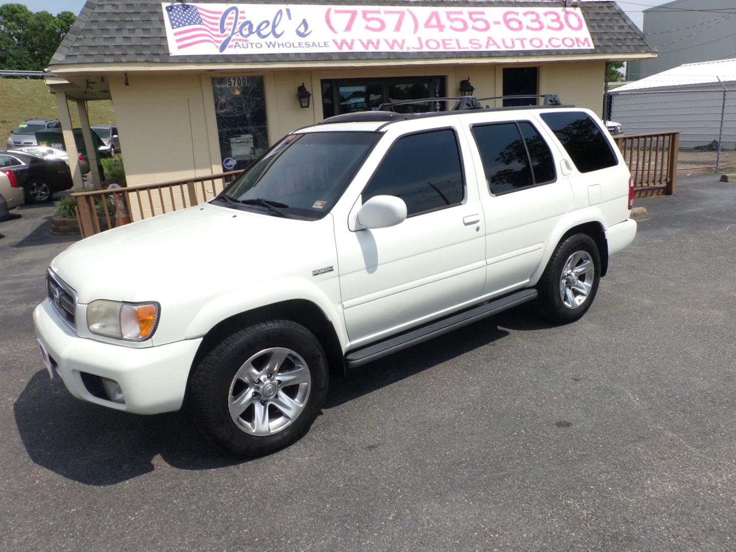 2004 WHITE Nissan Pathfinder LE Platinum Edition 4WD (JN8DR09Y54W) with an 3.5L V6 DOHC 24V engine, 4-Speed Automatic Overdrive transmission, located at 5700 Curlew Drive, Norfolk, VA, 23502, (757) 455-6330, 36.841885, -76.209412 - Photo#0