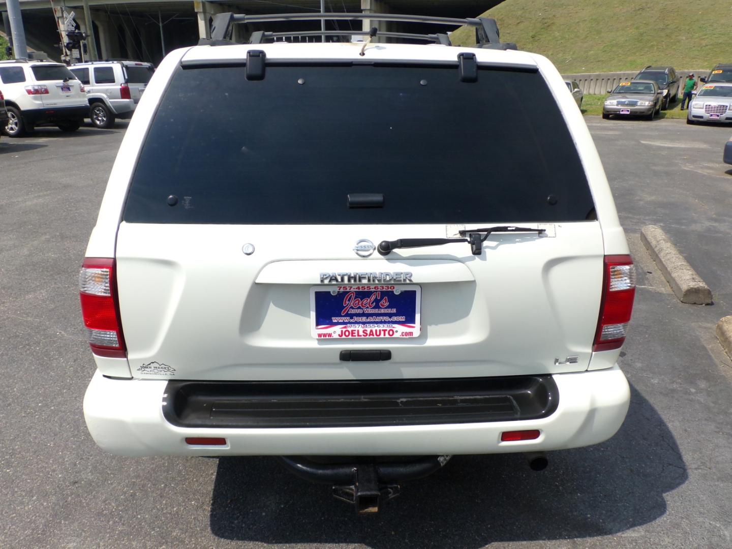 2004 WHITE Nissan Pathfinder LE Platinum Edition 4WD (JN8DR09Y54W) with an 3.5L V6 DOHC 24V engine, 4-Speed Automatic Overdrive transmission, located at 5700 Curlew Drive, Norfolk, VA, 23502, (757) 455-6330, 36.841885, -76.209412 - Photo#12